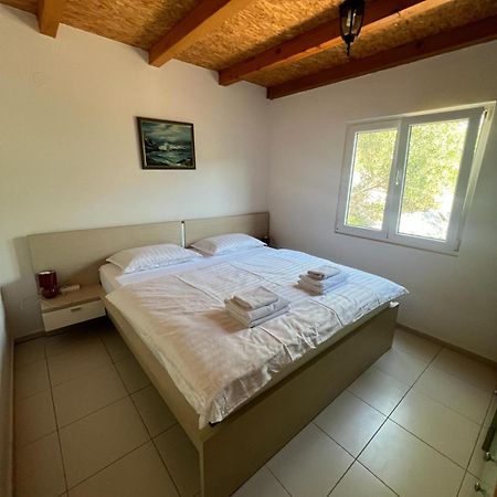 Kuca Za Odmor Buba, Otok Zut Villa Pristanisce Eksteriør bilde